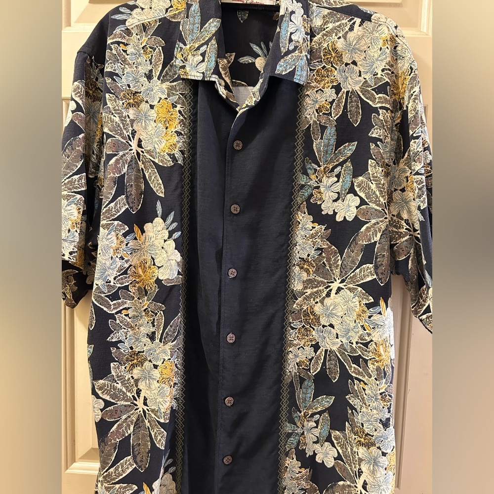 Tommy Bahama Floral Print Men's Shirt - Picture 2 of 6